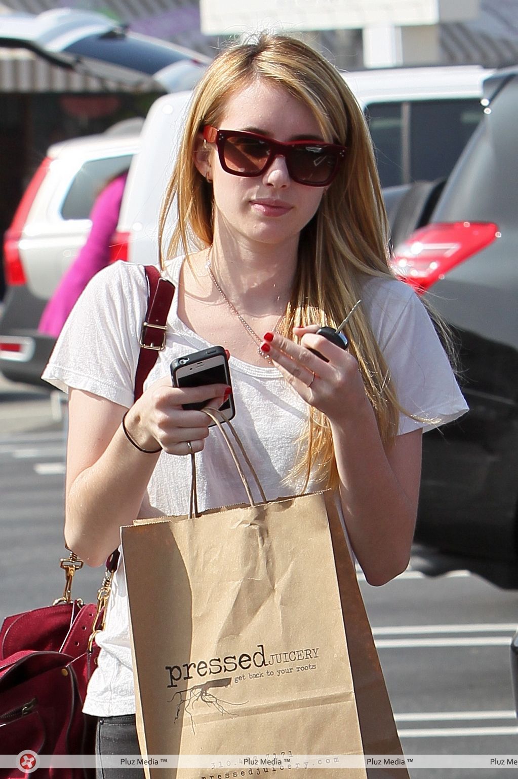 Emma Roberts shops at the Brentwood Country Mart | Picture 107302